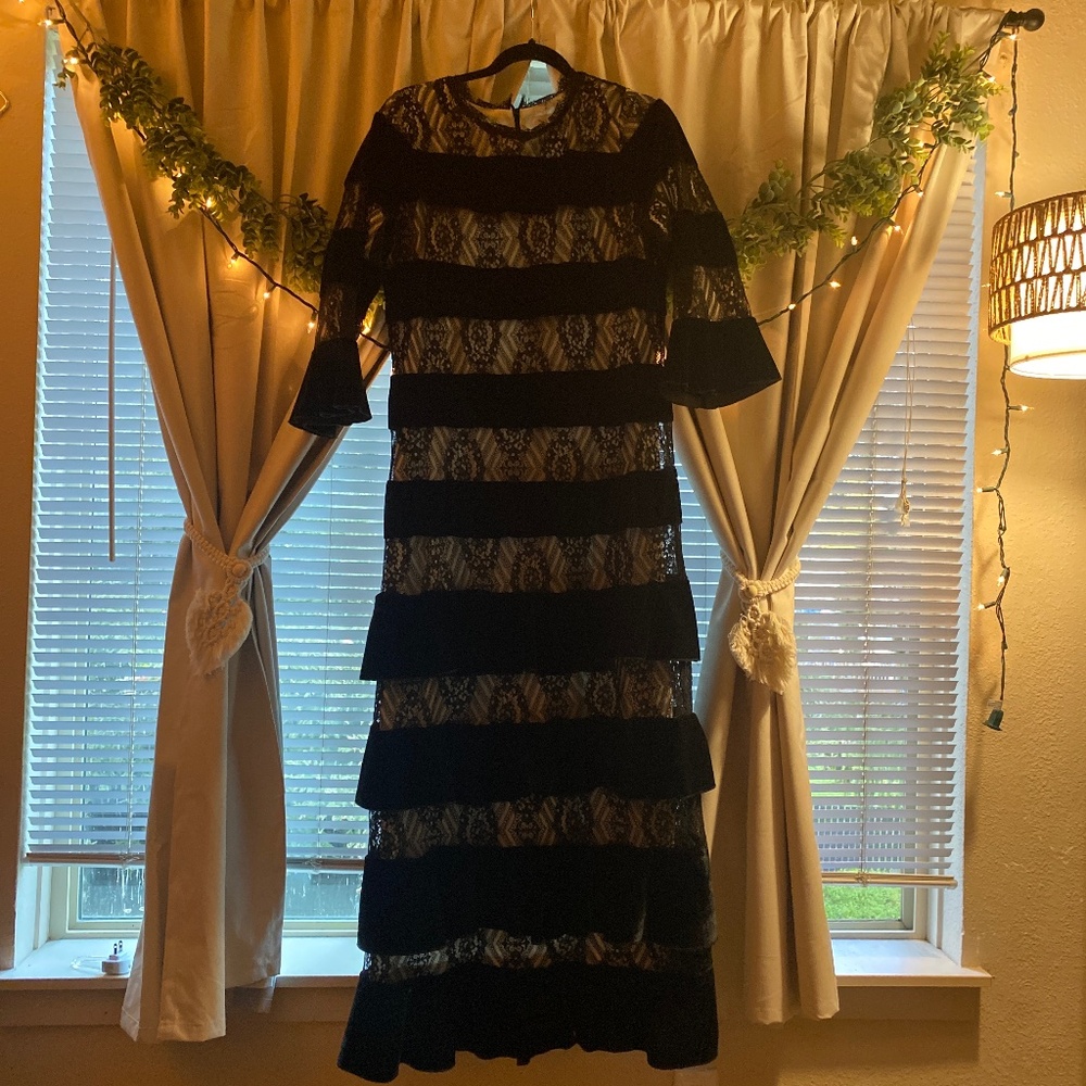 Dainty Jewells Dress / Velvet & Lace